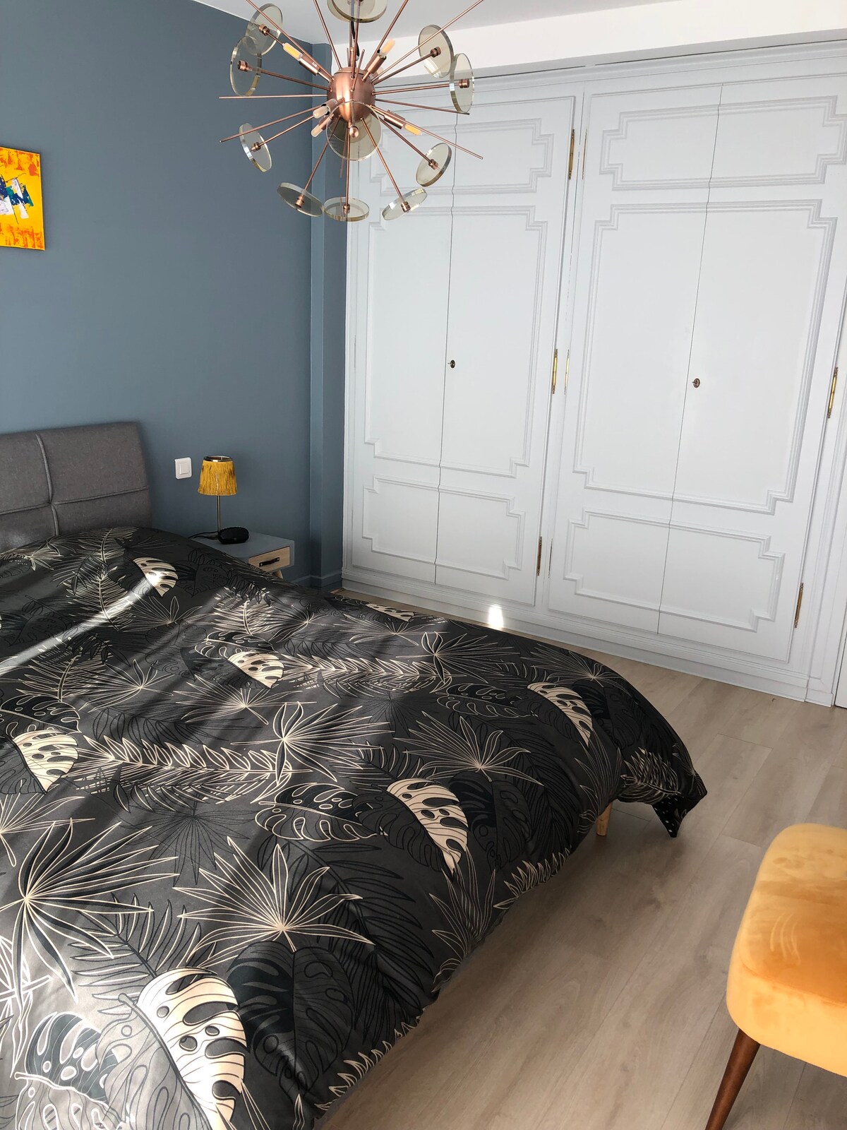 საძინებელი 1 დიდი გარდერობითა და გარდერობით