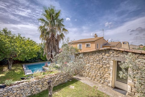 Cottage with private pool, garden and parking