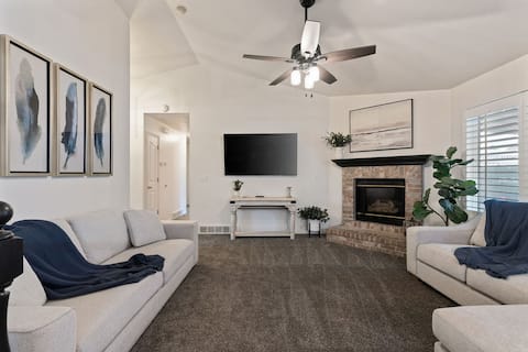 Successful Airbnb property: Fun & Spacious Family Oasis + Hot Tub + Ping-Pong in South Jordan