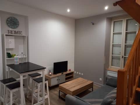 Unusual duplex-style accommodation 10 min from Rennes!