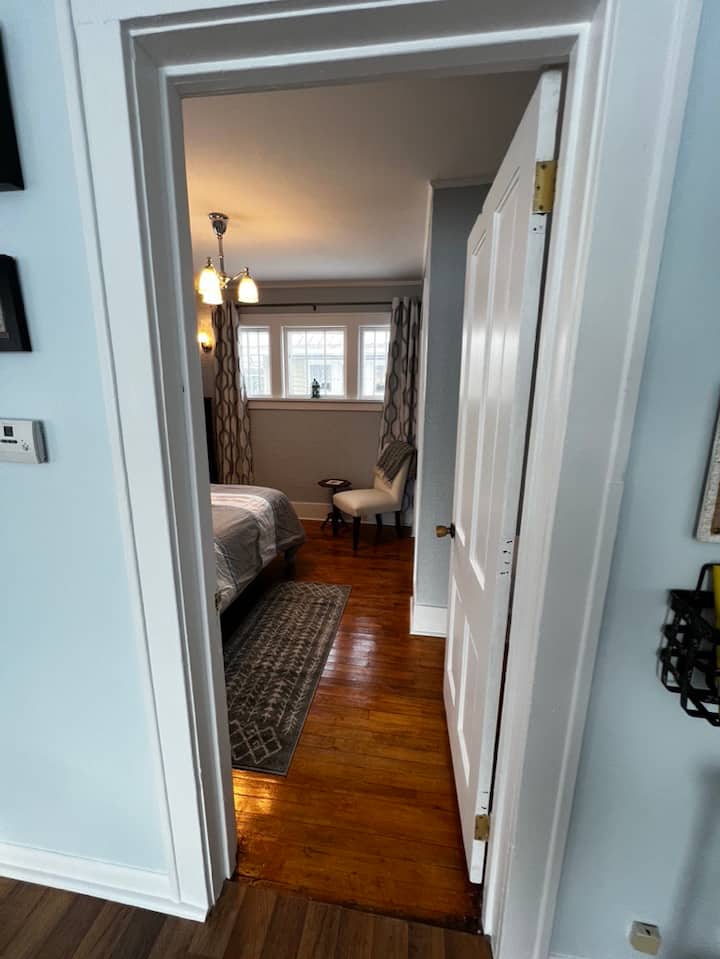 مدخل إلى غرفة النوم الرئيسية. 