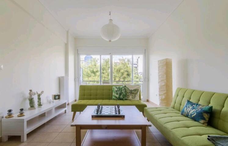 Brighty 3bdr apart w/balcony-5 mins to acropolis