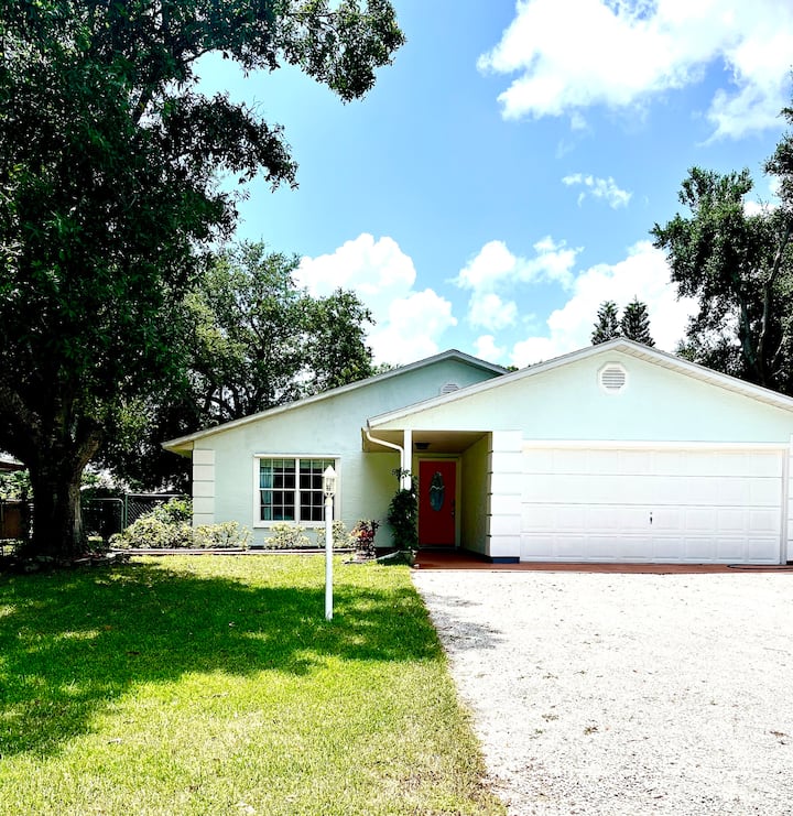 Home close to shops, restaurants and beach 3/2 Houses for Rent in