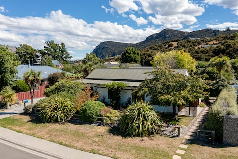 Relax on Lagoon Ave!