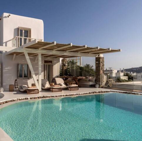 Full sea view 5 bedrooms luxury Villa in town gallery image 4