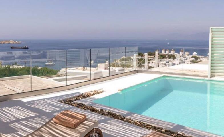 Full sea view 5 bedrooms luxury Villa in town gallery image 2