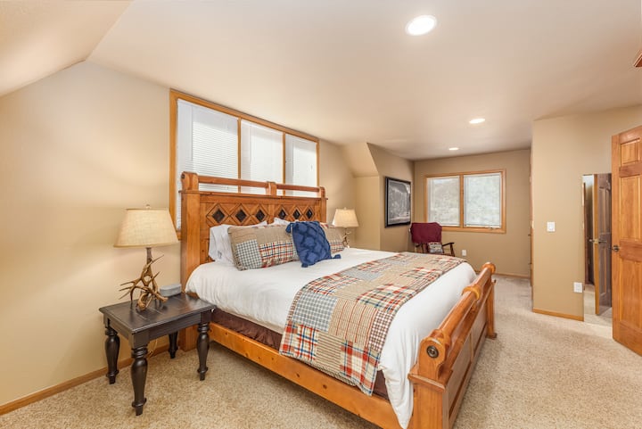 ห้องนอนใหญ่ชั้นบน - ห้อง "Elk"