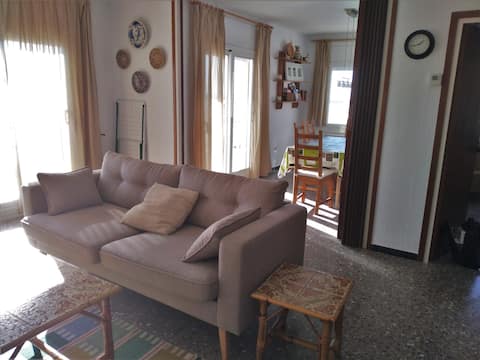 Popular Airbnb listing: Spacious apartment at the beach in Cunit
