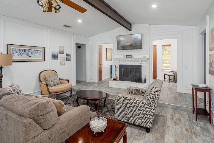 Cheerful 4 Bedroom Home With Pool And Office - Plano, TX