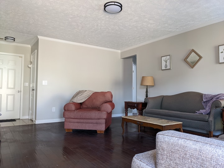 Modern 3 Br 2 Ba Near I-40 & Food In N. Jackson - Jackson, TN