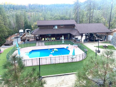 4 bedroom Private Mountain Getaway w/outdoor pool
