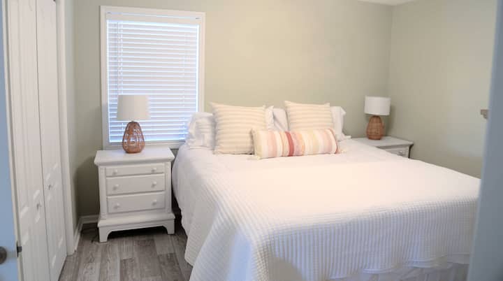 เตียงคิงไซส์ #2 พร้อมห้องน้ำในตัวชั้น 2