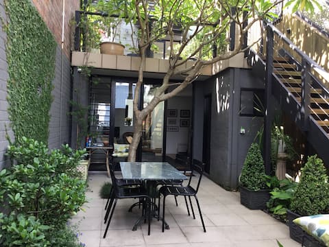 Peaceful oasis - historic Surry Hills terrace home