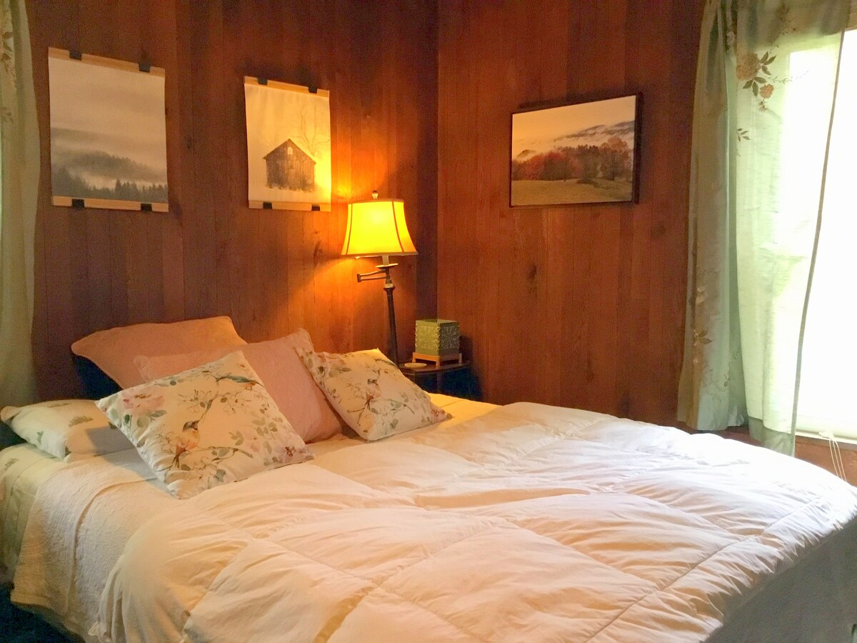 Une chambre confortable vous attend pour vous reposer la tête.