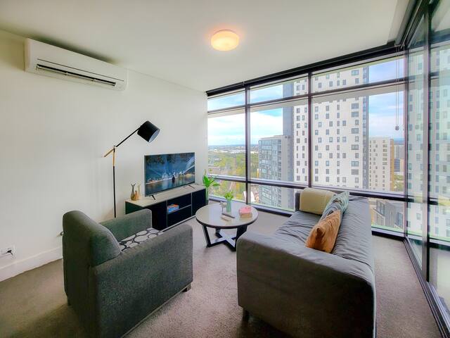 Relaxing home on high level & view of Olympic Park gallery image 2