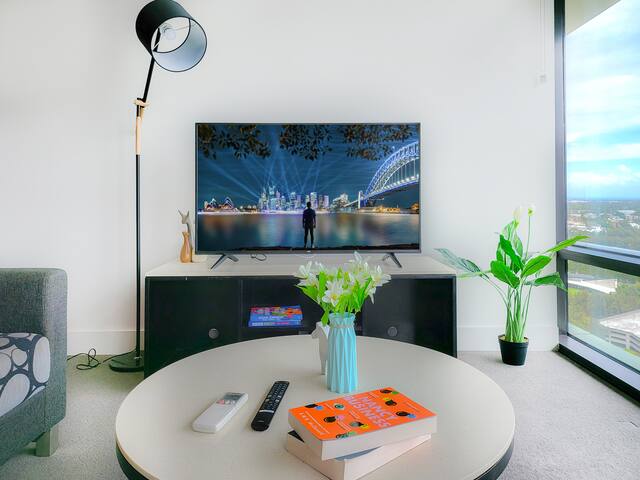 Relaxing home on high level & view of Olympic Park