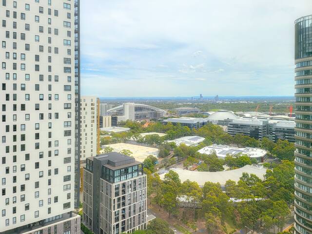 Relaxing home on high level & view of Olympic Park gallery image 4