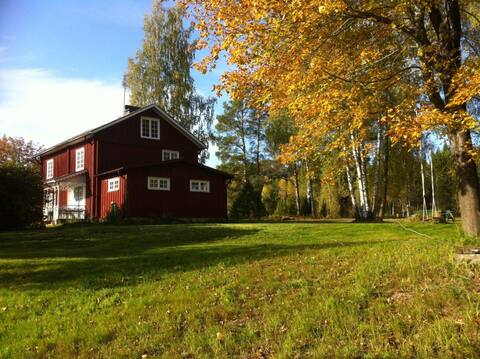 Lakefront 19th century farm with undisturbed location