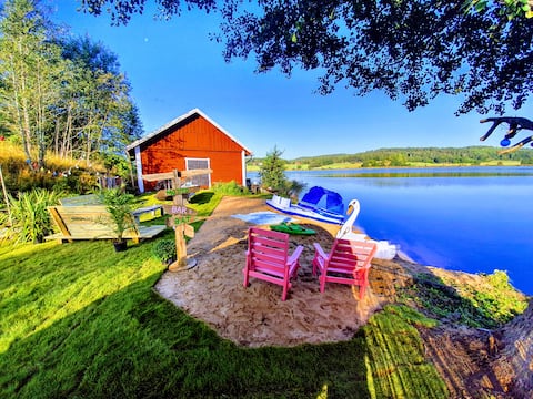 Lakehouse att Hägerstads Castle, on the dock