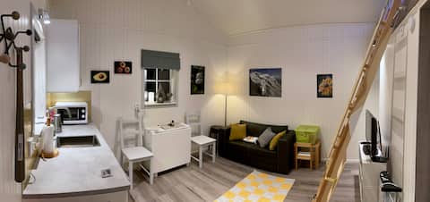 Popular Airbnb listing: Modern cottage with sleeping loft, in the countryside close to the small town in Östhammar