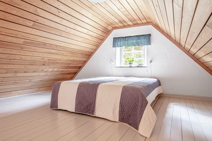 לופט שינה עם 160 מיטות