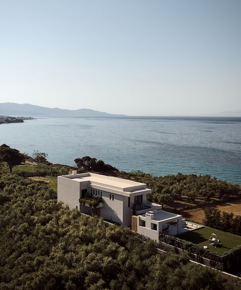 Oresteia Presidential Villa, a Legendary Retreat