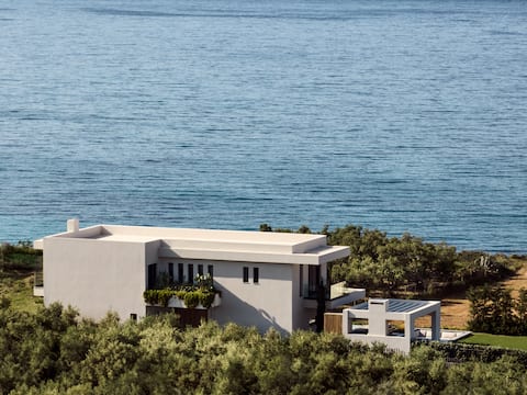 Oresteia Presidential Villa, a Legendary Retreat