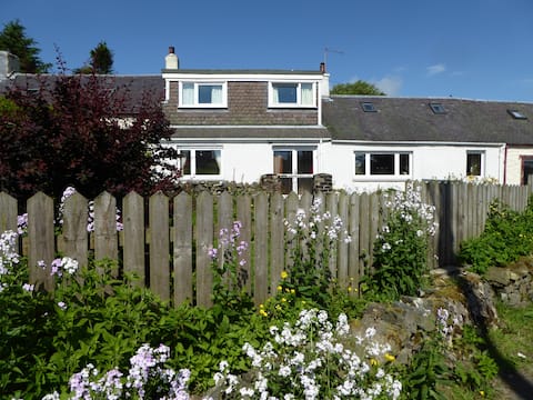 Picturesque retreat, only 10 mins from M74 J13.
