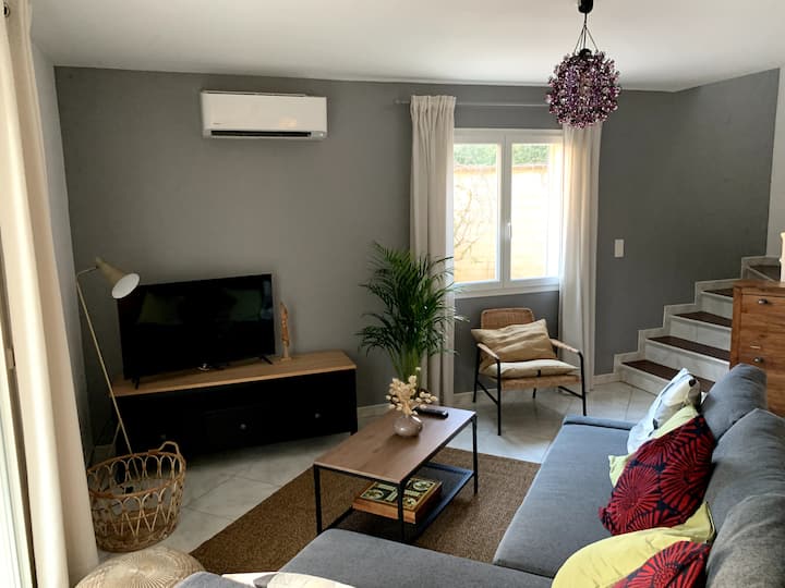 טלוויזיה בסלון מטבעות.