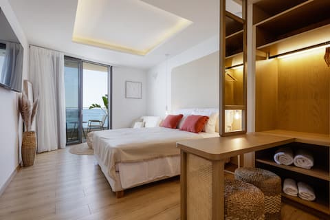 Successful Airbnb property: Luxury Sea View Studio in Δήμος Ρεθύμνης