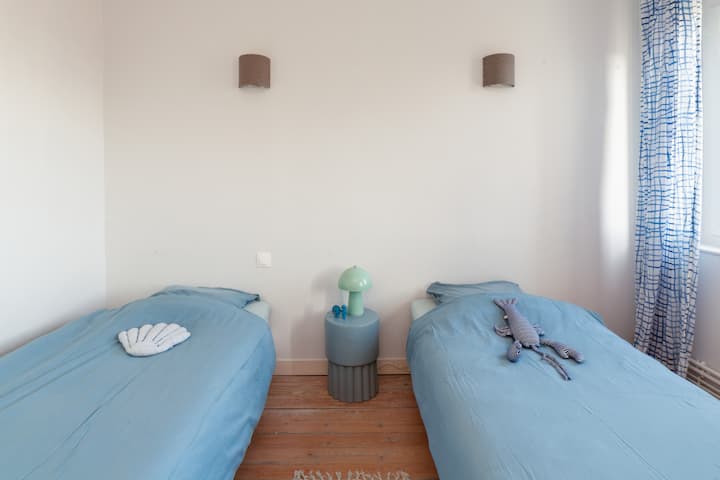 Chambre enfants 2 lits doubles et lit bébé
