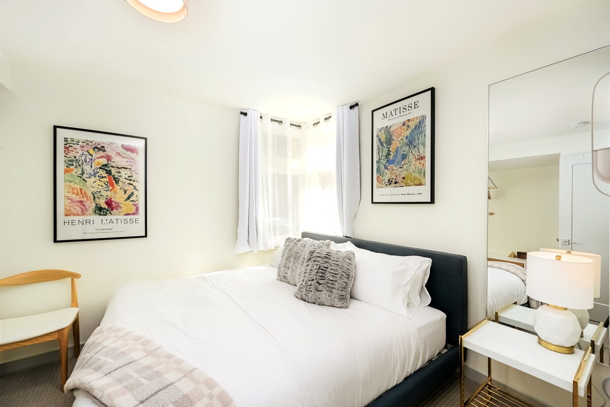 Spálňa pre 2. hosťa na prízemí (1. poschodie) s veľkou manželskou posteľou