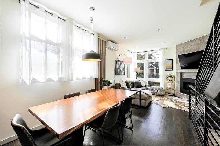 Modern 3 Bedroom in Queen Anne with Rooftop + AC gallery image 4