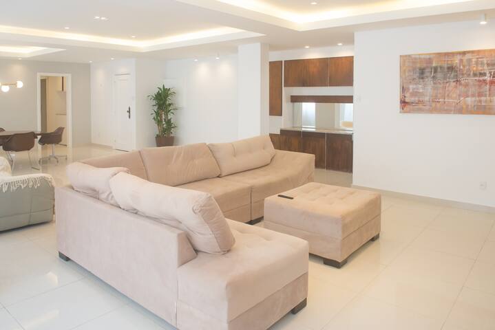 Spacious 5-bedroom Apartment in Copacabana 065 gallery image 4