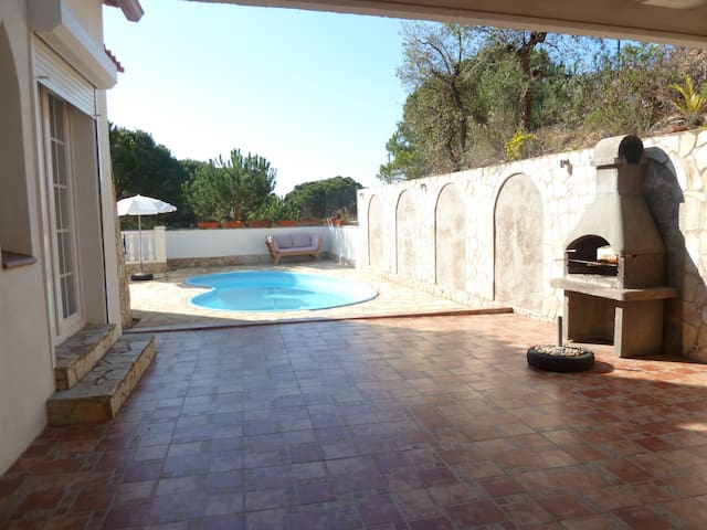 Luxury villa with amazing sea views gallery image 4