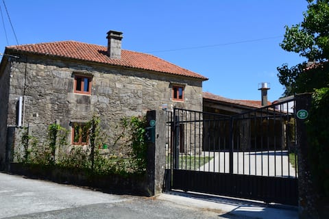 Top Airbnb: CASA DO SANTO: traditional house close to Santiago en Santiago De Compostela
