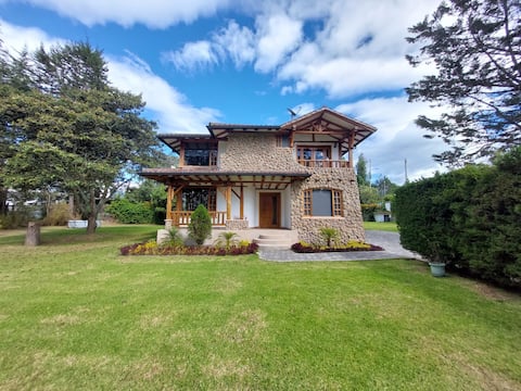 Beautiful, inviting quintessential en Puembo