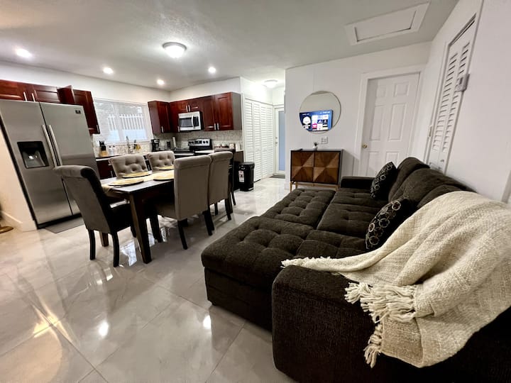 Miami 2br House • Marina Nearby • Large Parking - Miami, FL