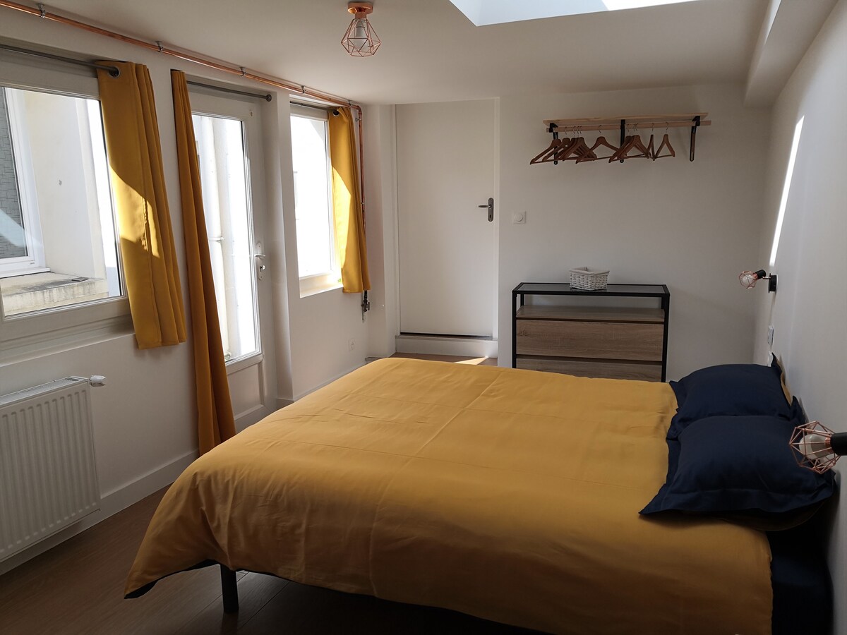 遮光窗帘（放入一些灯）