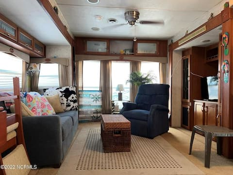Successful Airbnb property: Topsail Island Beach Camp in Jacksonville