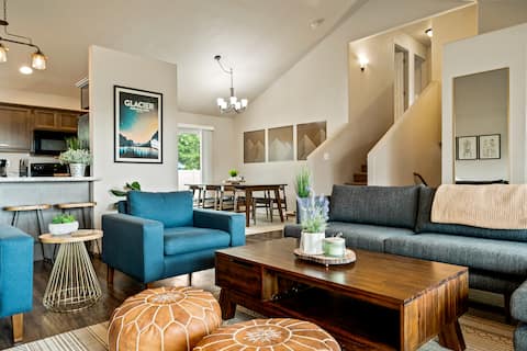 Gateway to Glacier!  Large Quiet Home! Sleeps 12!