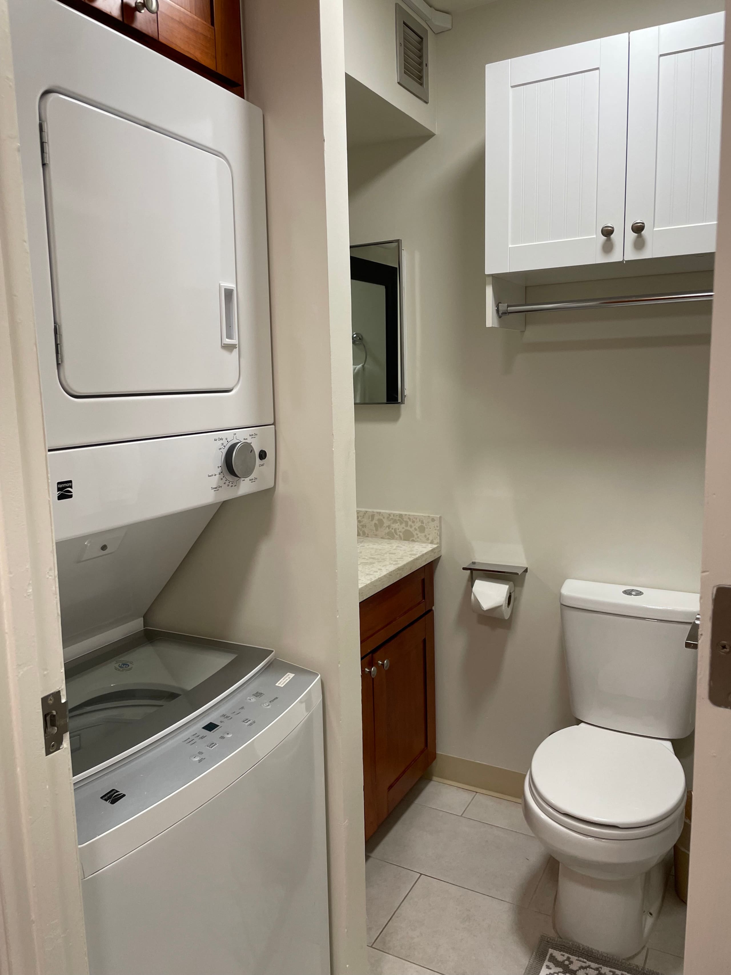 Waikiki 1 Bedroom Ocean FREE Parking Kitchen - Image 31
