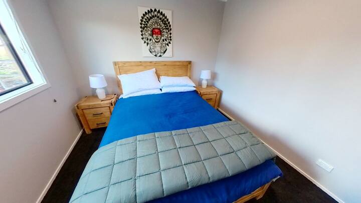 House 2 - Second Queen Bedroom