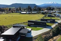 Up to 24 ppl, 10 bedrooms, 4 bathrooms,2 kitchens rental in Ohakune