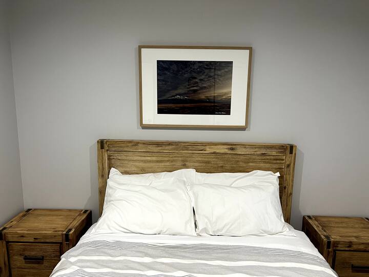 House 3 Queen bedroom