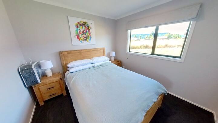 House 2 - Queen Bedroom