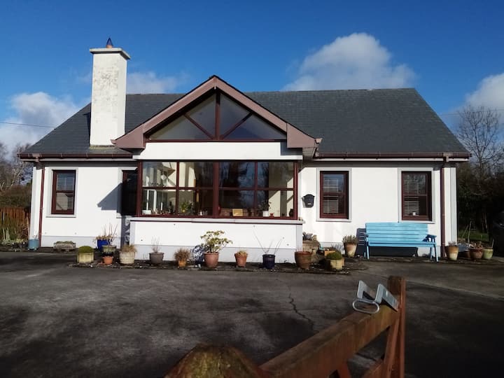 to Gweeneeny, Whitegate, Clare, V94 VN0C. Bed and breakfasts