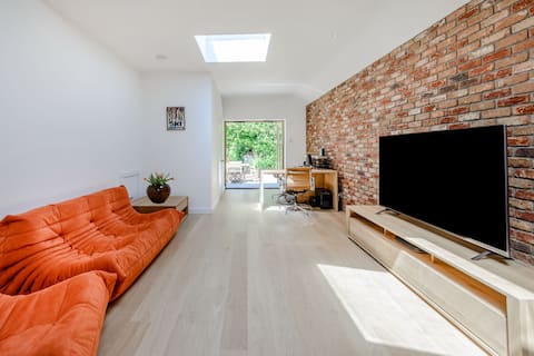 Top performing Airbnb: Beautiful countryside getaway in the Surrey Hills in Surrey