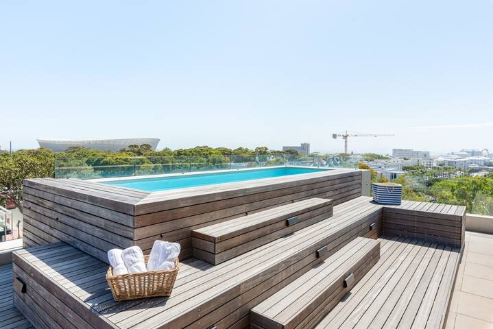 Luxury Green Point Penthouse | Private Pool & BBQ gallery image 3