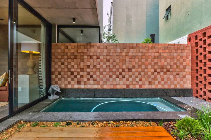 Newly Renovated Family Home with Plunge Pool gallery image 4